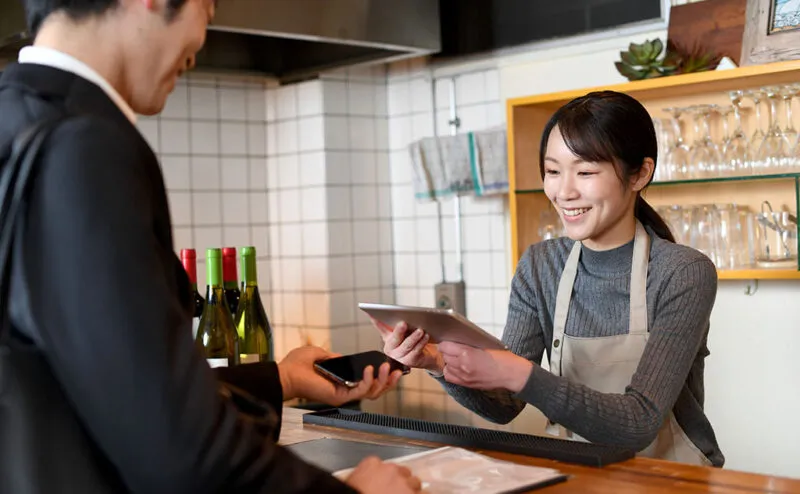 【2024年】タブレットPOSレジを詳しく説明！【機能・導入方法・費用について】